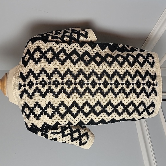 ILLA ILLA Cream Black Crochet Knit Collared V-Neck Short Sleeve Cardigan Sweater - Picture 3 of 12